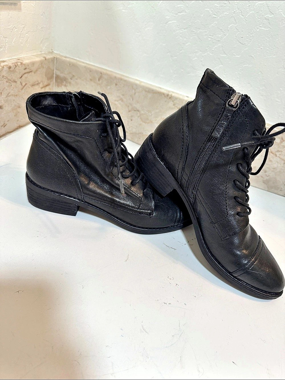 Comfortiva Cordia Leather Ankle Boot Boots - Black. EUC. Size 6M
